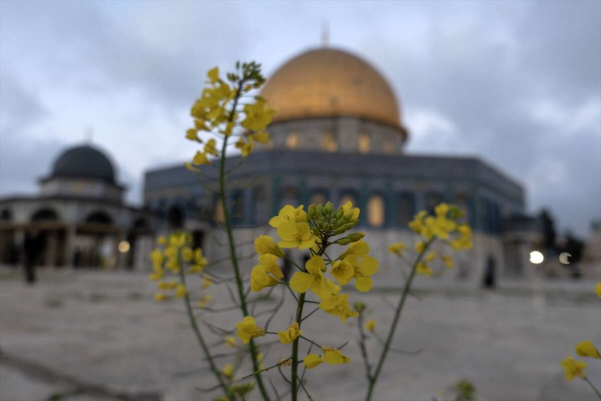 Mescid-i Aksa 41 gün sonra ibadete açıldı, Filistinliler şükür secdesine kapandı 27